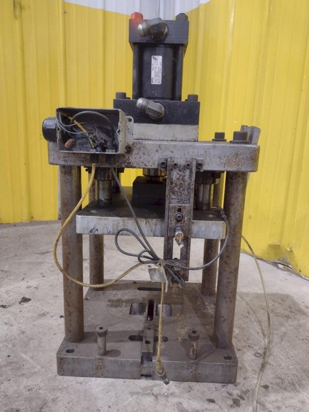 4-POST HYDRAULIC PRESS - ROLLFORMER CUTOFF PRESS: YOBRO #25562