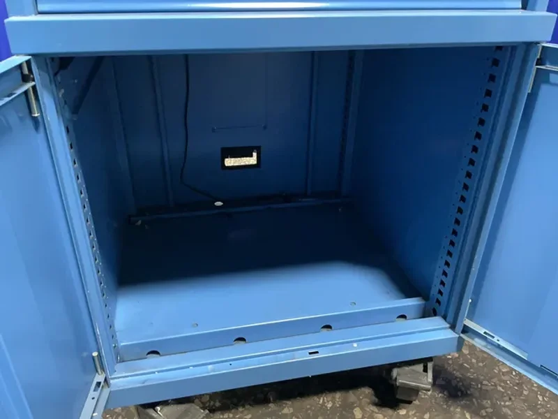 LISTA COMPUTER CABINET