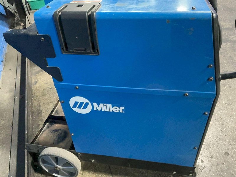 MILLER 250 A WELDER  -  SYNCROWAVE 250 DX