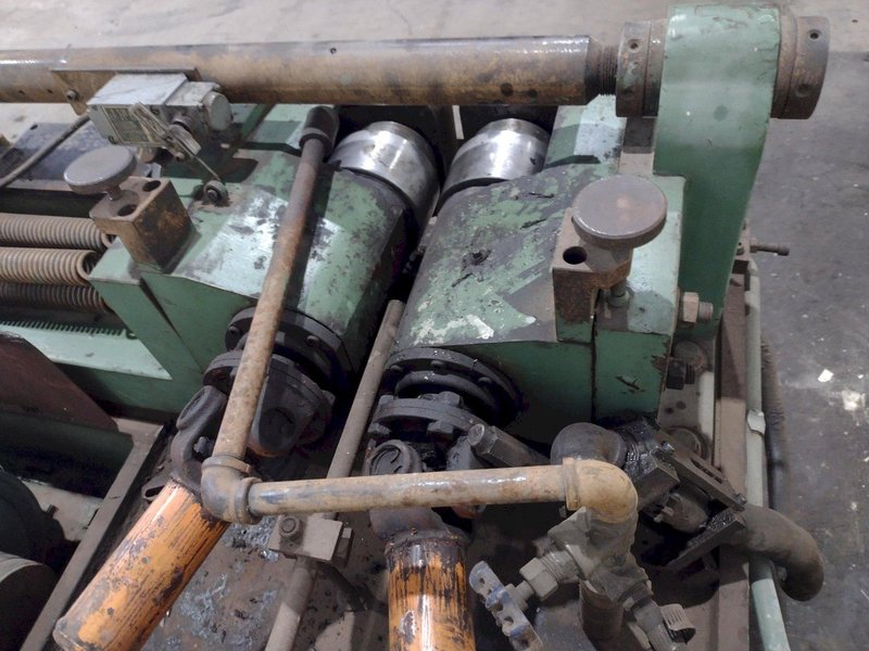 1981 KBC LIAN FENG MODEL #LF-40 2 DIE THREAD ROLLER IN-FEED &amp; THRU-FEED: STOCK #19189