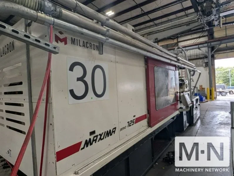 725 TON 140 OZ CINCINNATI MILACRON MODEL MS725 INJECTION MOLDING MACHINE MFG 2015