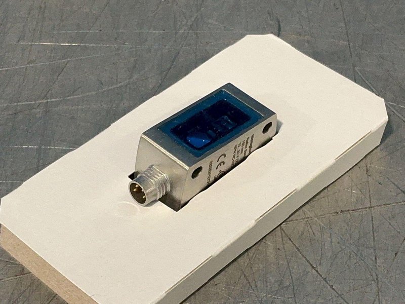 WENGLOR PHOTOELECTRIC REFLEX SENSORS WITH BACKGROUND SUPPRESSION  -  P2KH022
