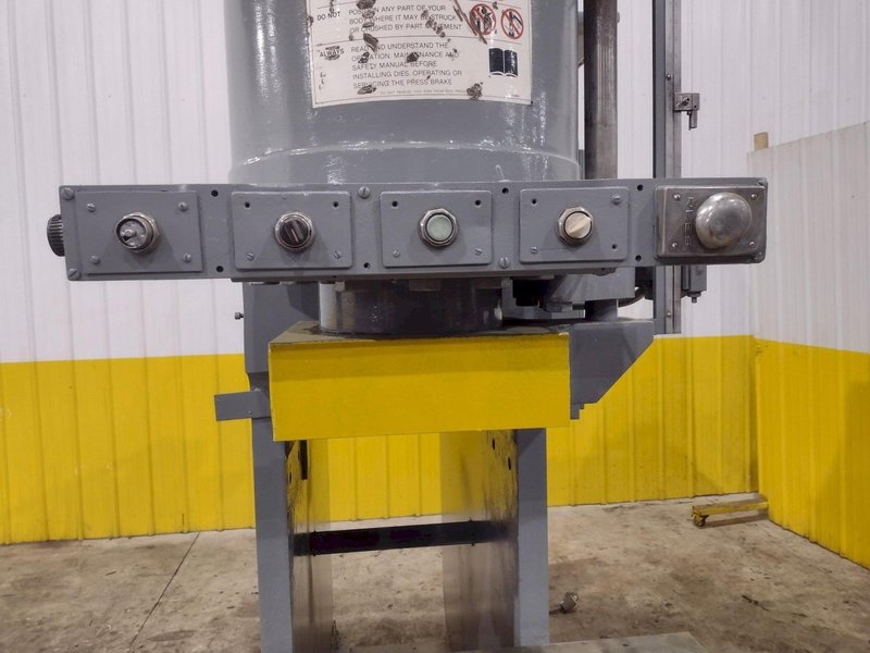 200 TON PACIFIC MODEL #200PF PRESSFORMER HYDRAULIC PRESS: STOCK #19201