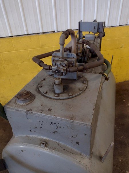 VACUUM PUMP WITH ACCUMULATOR TANK ON WHEELS: STOCK 17376