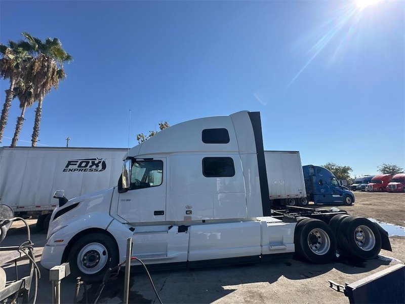 2023 Volvo VNL64T860 4V4NC9EJ5PN307510