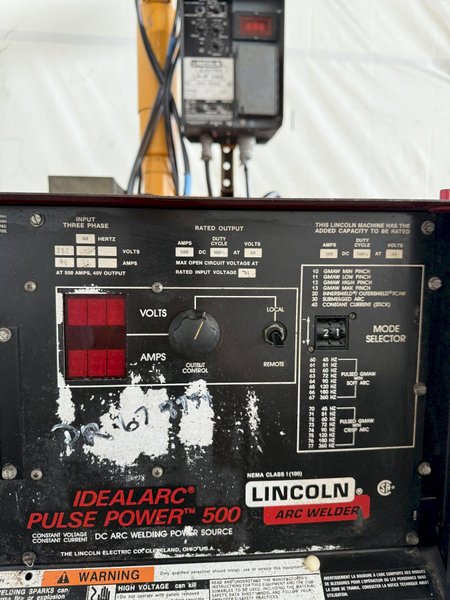 LINCOLN IDEALARC PULSE POWER 500 WELDER W/ BOOM AND LINCOLN LN-9F WIRE FEEDER. STOCK #0627922.