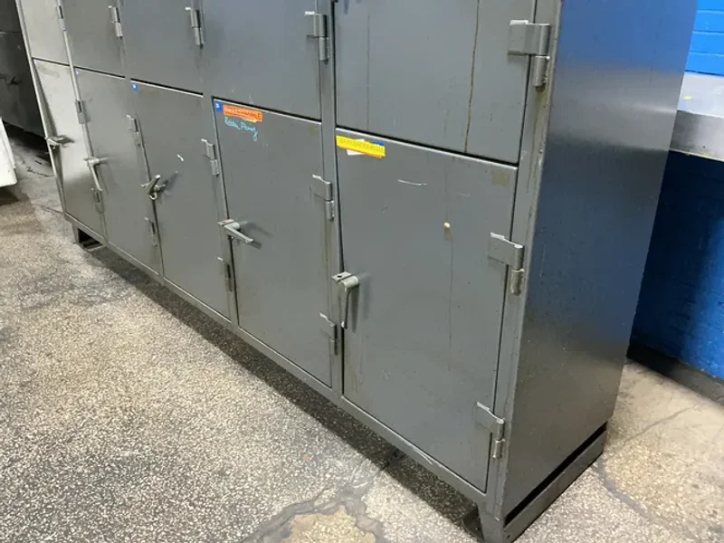 STRONG HOLD 10 DOOR LOCKERS