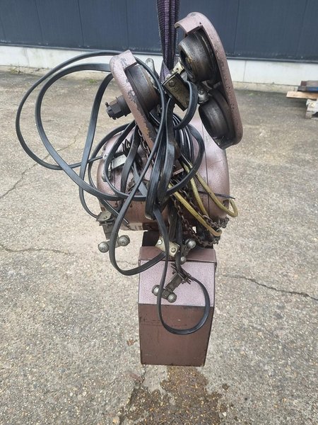 GIS - electric chain hoist 1500 kg