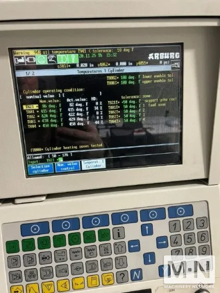 17 TON .05 OZ ARBURG MODEL 220S-150-35 INJECTION MOLDING MACHINE MFG 2000 WITH VERY LOW HOURS