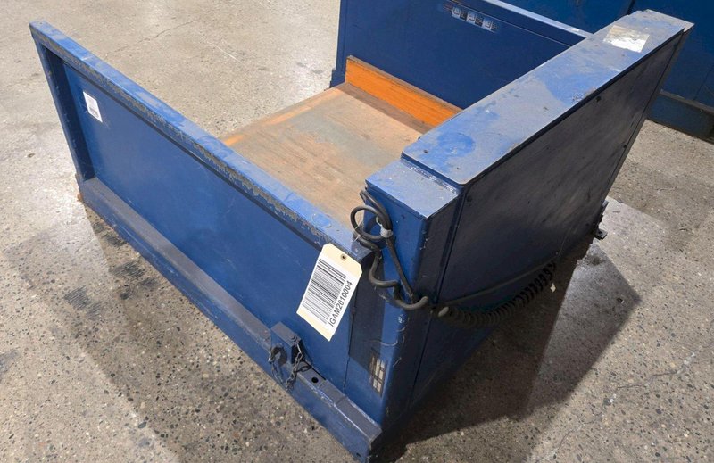 SOUTHWORTH C2-24 Platform Lift 2000 lbs Capacity USED