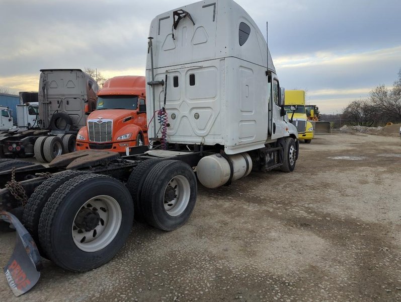 2013 Freightliner Cascadia 1FUJGLDR2DSBR0061