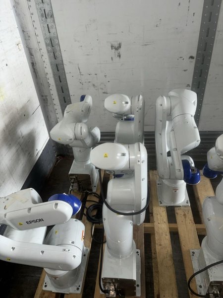 (6) Epson RVT6L-A901SS 6 Axis Industrial Robots, 2021 – 6 kg Capacity, 900 mm Reach