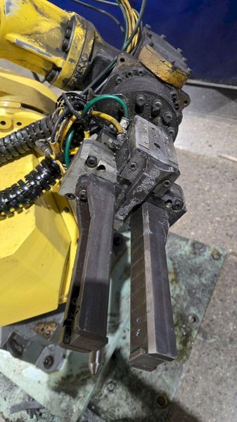 FANUC M-710iC/50 +R-30iB ROBOT ARM WITH CONTROLLER AND PENDANT USED