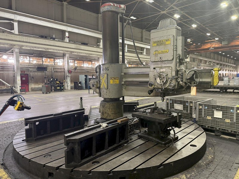 8&#039; ARM x 19&quot; GIDDINGS &amp; LEWIS MODEL #956-CHIPMASTER RADIAL ARM DRILL ON 360° T-SLOTTED BASE: STOCK #23544