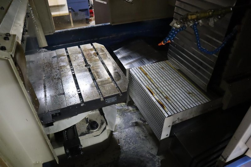 Daewoo Doosan 320/40 CNC Vertical Machining Center with 2 Station Pallet Changer, 12,000 RPM Spindle, 14 Station Rotary Turret, Chip Conveyor- Auction Item