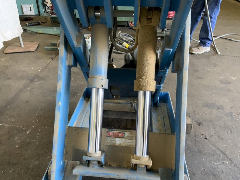 4000 LB ADVANCED HYDRAULIC SCISSOR LIFT TABLE: STOCK #80991