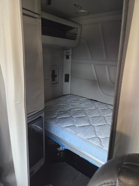 2022 Peterbilt 567 804176