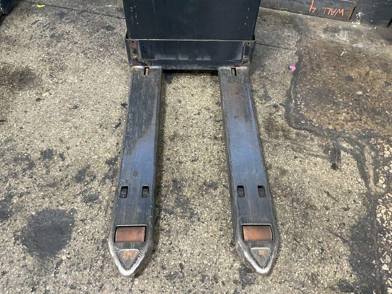 CROWN 4500 LBS ELECTRIC PALLET JACK  -  WP3035-45