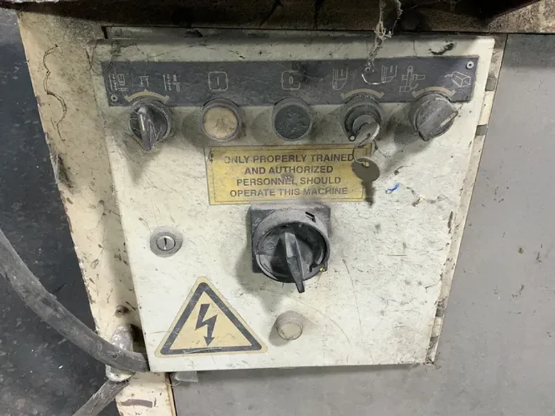 GEKA 65,000 PSI HYDRACROP 110/A HYDRAULIC IRONWORKER  -  HYD 110