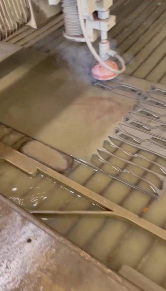 6′ x 12′ Multicam V-Series Waterjet, 2013 – Low Hours