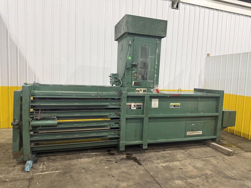 30" X 42" BALEMASTER CLOSED DOOR HORIZONTAL HYDRAULIC BALER: YOBRO #25089