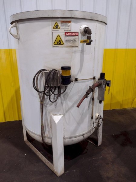 20 CU FT AXXOIM MODEL 20CF BLASTING POT, NEW 2013: YOBRO #26252