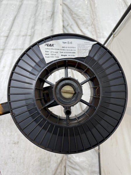 LINCOLN IDEALARC PULSE POWER 500 WELDER W/ BOOM AND LINCOLN LN-9F WIRE FEEDER. STOCK #0627922.