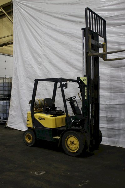 4,000 LBS DAEWOO PROPANE FORKLIFT: STOCK #75782