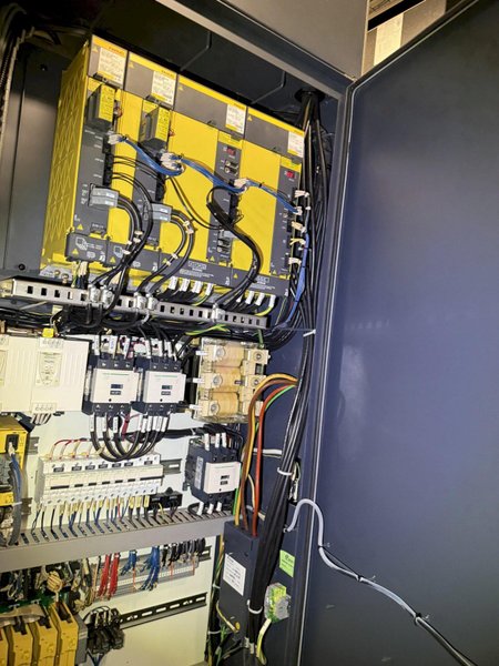 Makino F9 CNC Vertical Machining Center For Sale - 2015