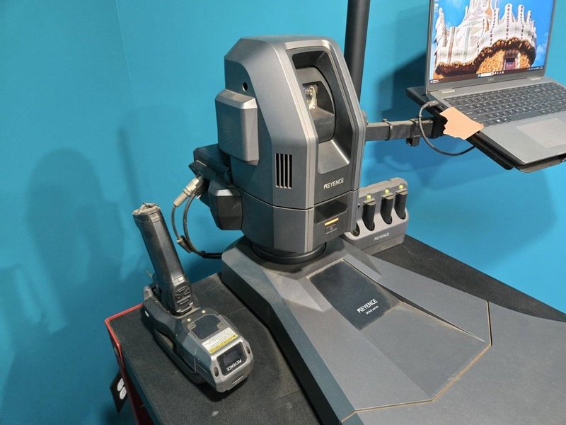 Keyence XM-5000 Portable Handheld CMM, 2023 – System w/ Large Stage &amp; Laptop