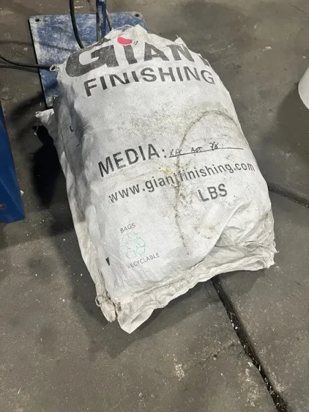 USED GIANT MODEL W-5C 5 CUBIC FOOT VIBRATORY BOWL YEAR: 2017