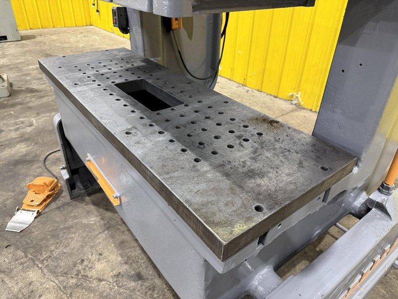 40 TON ROUSSELLE MODEL #4-B O.B.I. PRESS: YOBRO #25849