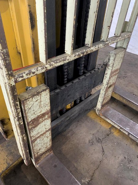 4000 LB. YALE ELECTRIC WALK BEHIND FORKLIFT. STOCK # 1060923.