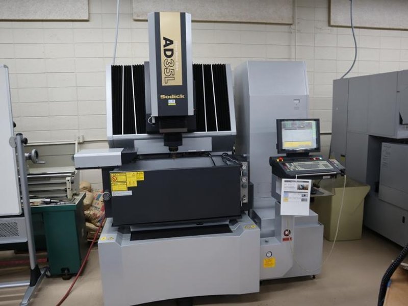 Sodick AD35L CNC EDM Sinker Electrical Discharge Machine, 4 Electrode Changer, Sytem 3R Head, LN2 Control, C (U) Axis- Auction Item