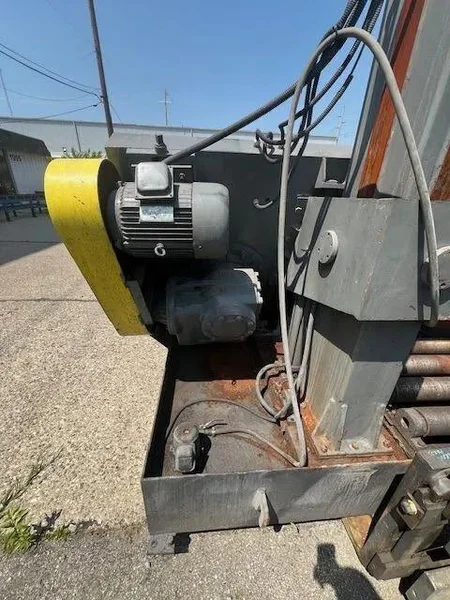 24" x 16"  CHEN LONG DOUBLE COLUMN HORIZONTAL BAND SAW