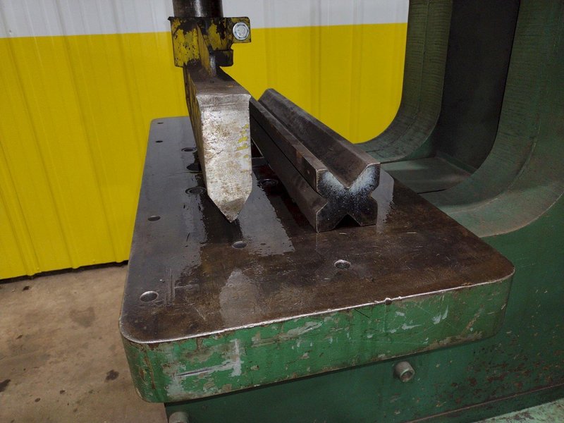 140 TON PIRANHA MODEL #PII HYDRAULIC IRONWORKER: STOCK 19838