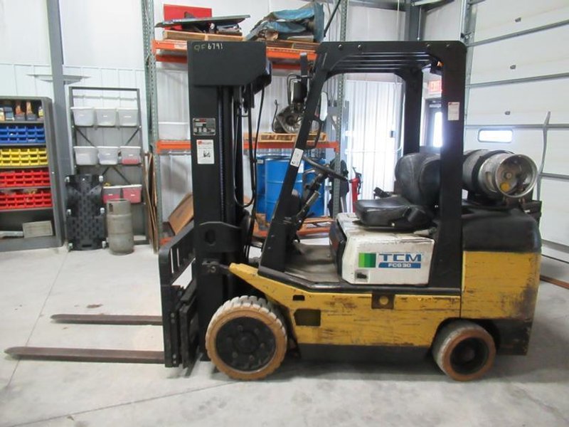 TCM FCG30T7T Forklift – 5,200 lb Capacity, Triple Mast,  Side-Shift, Cushion-Tire, LPG- Auction Item