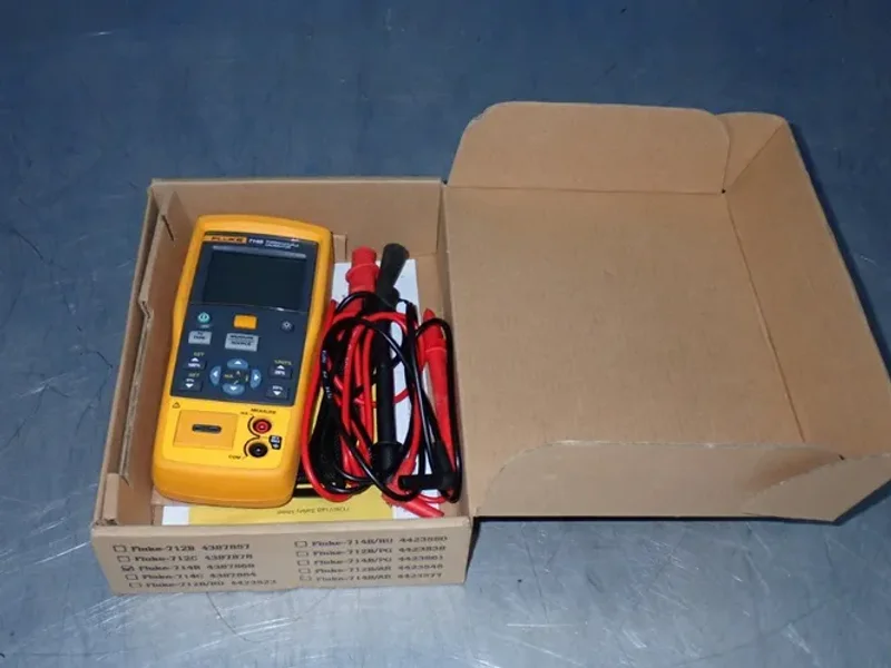 FLUKE THERMOCOUPLE CALIBRATOR  -  714B