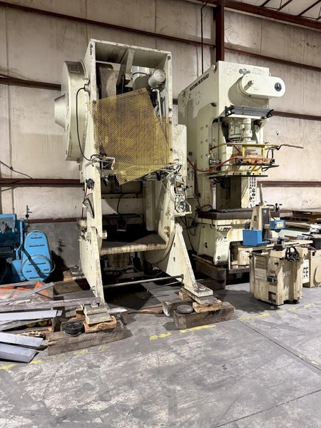 220 TON KOMATSU OBS-220 GAP FRAME PRESS. STOCK # 0882425