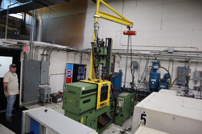 Arburg Allrounder Model 305-210-700 Hydraulic Plastic Injection Molding Machine with 1/2 ton Jib Crane and Electric Hoist- Auction Item