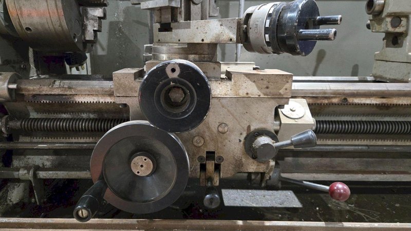 COLCHESTER CLASUING 600 GAP LATHE 260V USED