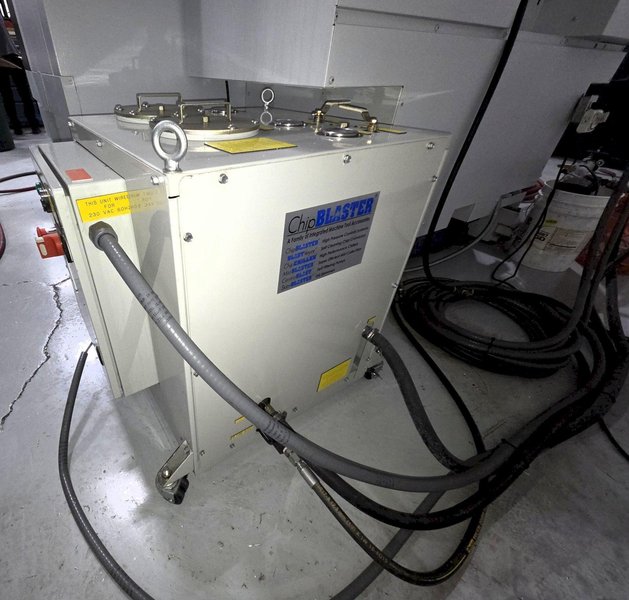 DMG Mori DuraVertical 5100 CNC Vertical Machining Center 2015, DDRT-200 4TH Axis Rotary Table, LNS Chip Conveyor, Renishaw Probe, Chip Blaster High Pressure Coolant