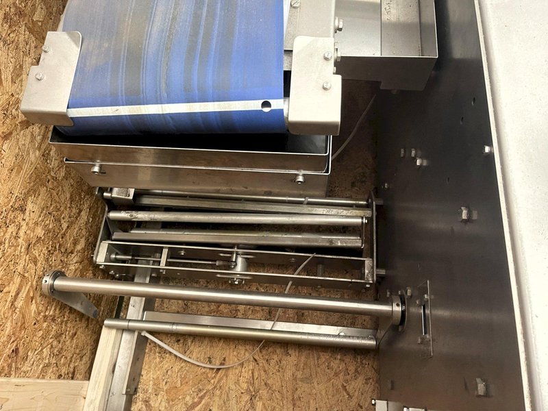 Redpack Horizontal Flow Wrapping NTS 2021 Extended Infeed 10&#039; equipped with Herma 500 Premium Label Applicator