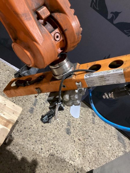 ABB IRB 2600 M2004 Robot w/ IRC5 Controls, Missing Cable Set USED