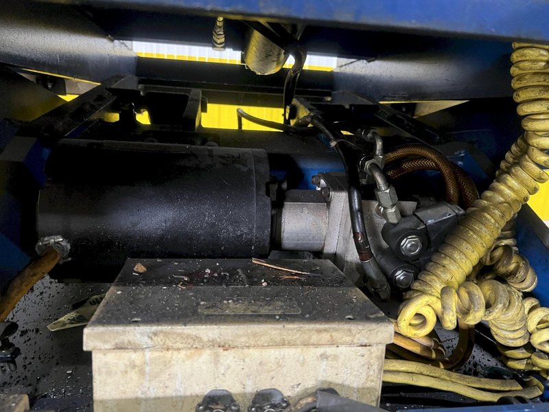 5,000 LB VESTIL MODEL #EHLTT-4848-5-47 HYDRAULIC LIFT AND TILT SCISSOR TABLE: STOCK #20544