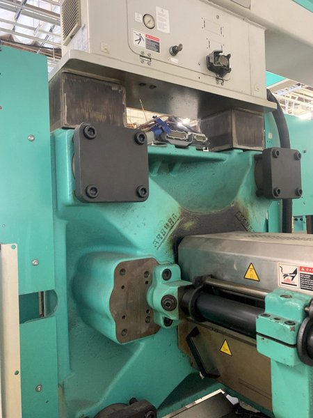 2012 ARBURG ALL ROUNDER 630S 2500-800 275 TON INJECTION MOLDING MACHINE COMPLETE WITH 2012 ARBURG MULTILIFT SELECT ROBOTIC ARM