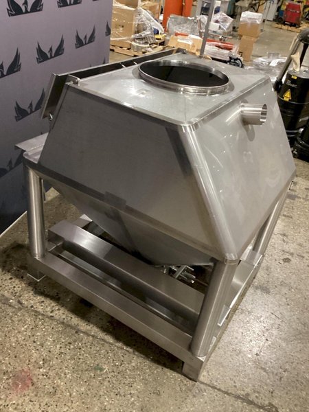 G2MH STAINLESS STEEL IBC BIN 304 CONE HOPPER SANITARY USED