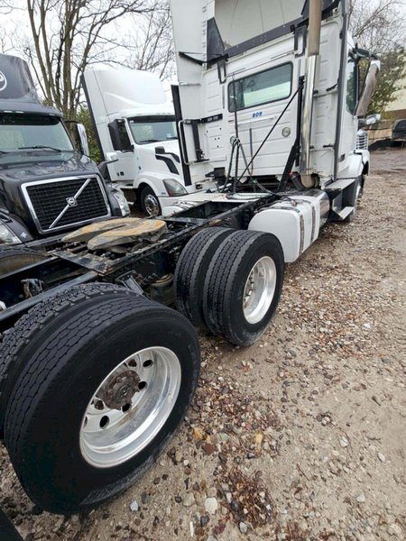 2015 Volvo VNL Day Cab – D11 Engine, Volvo ATO I-Shift Auto