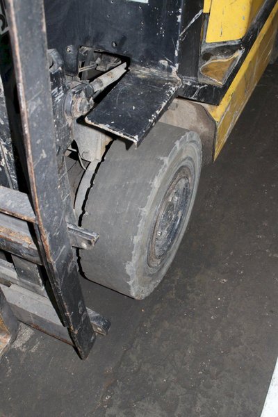4,000 LBS YALE PROPANE FORKLIFT: STOCK #75781