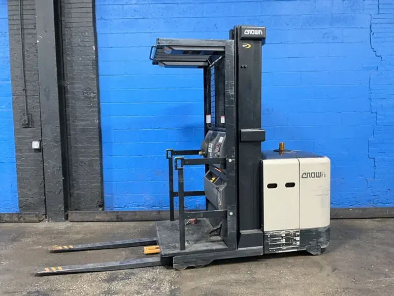 Crown 3000 Lbs Electric Order Picker - Sp3510-30